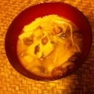 なめこ・えのき・油揚げ・小葱の味噌汁